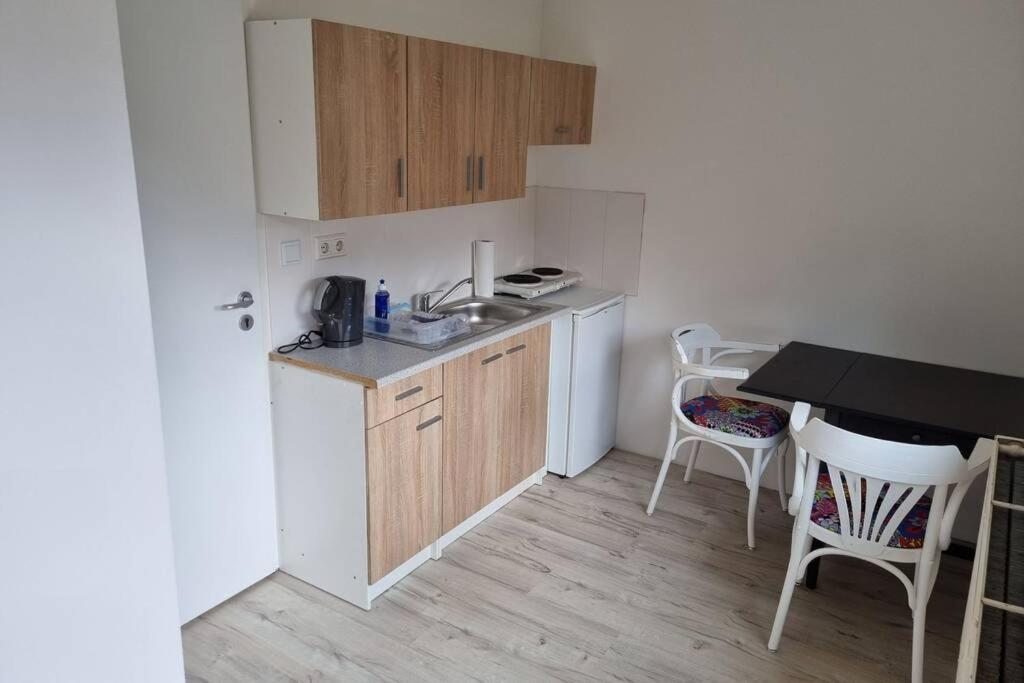 Ferienwohnung/Monteurwohnung Alte Garage Ahnatal Exteriör bild