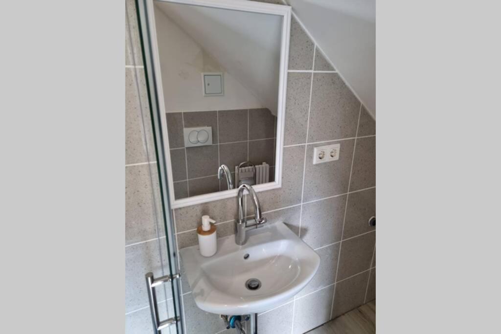 Ferienwohnung/Monteurwohnung Alte Garage Ahnatal Exteriör bild