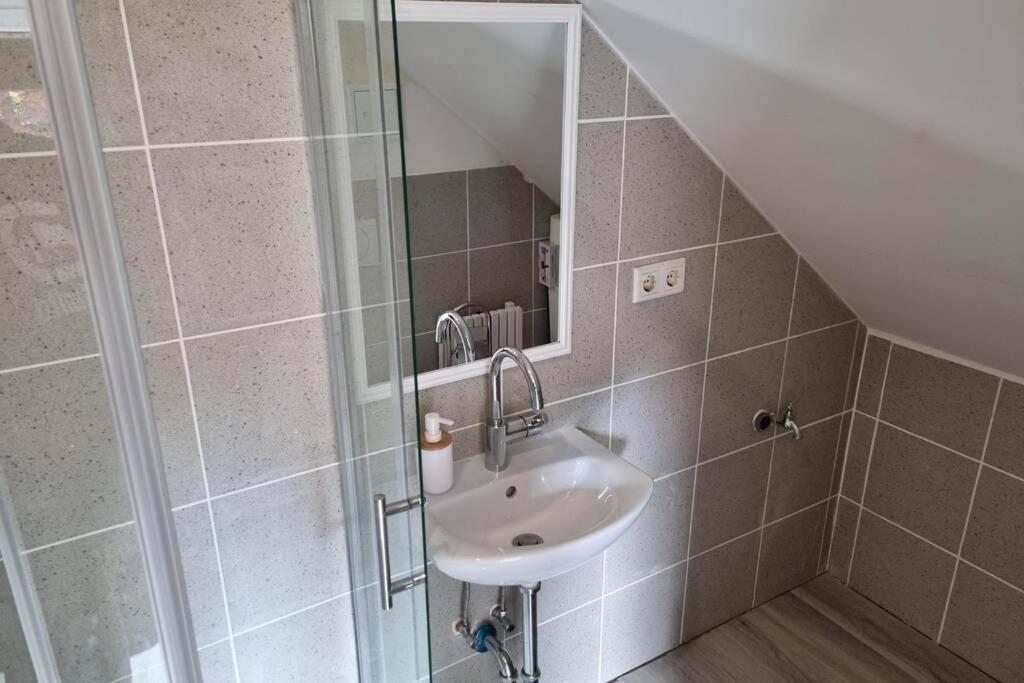 Ferienwohnung/Monteurwohnung Alte Garage Ahnatal Exteriör bild