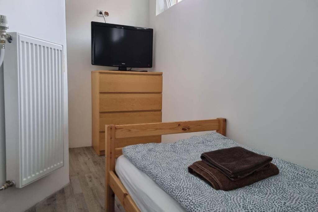Ferienwohnung/Monteurwohnung Alte Garage Ahnatal Exteriör bild